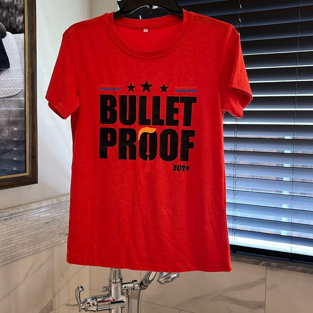 NWOT Republican President Donald Trump Graphic T-Shirt Size Small Bulletproof